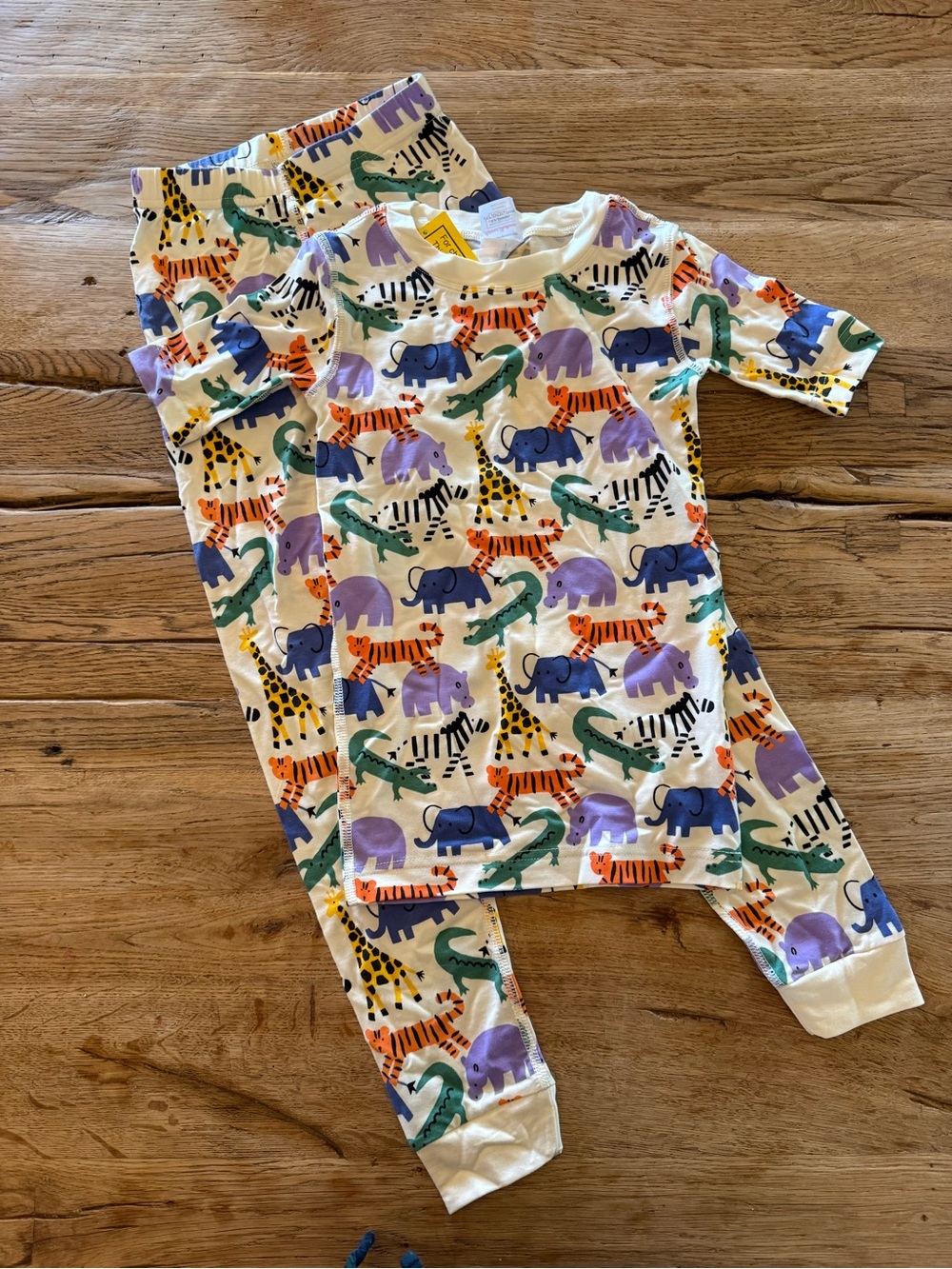 NWT Hanna Andersson White Pajama Set with Multicolor Safari Animals